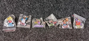 Chuck E Cheese Cast Member Certified Pins Set Of 6 New Old Stock - Bild 1 von 8