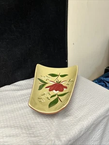 Vintage Stangl Centerpiece Magnolia Red Green White Bread Tray - Picture 1 of 7