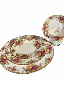 Royal Albert Bone China Old Country Roses 5pc Place Setting Rare Find NEW! 60's - Picture 1 of 8