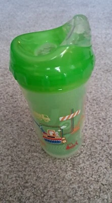 NUBY Sippy Cup 2008 Включает Мундштук Зеленый - Изображение 1 из 4