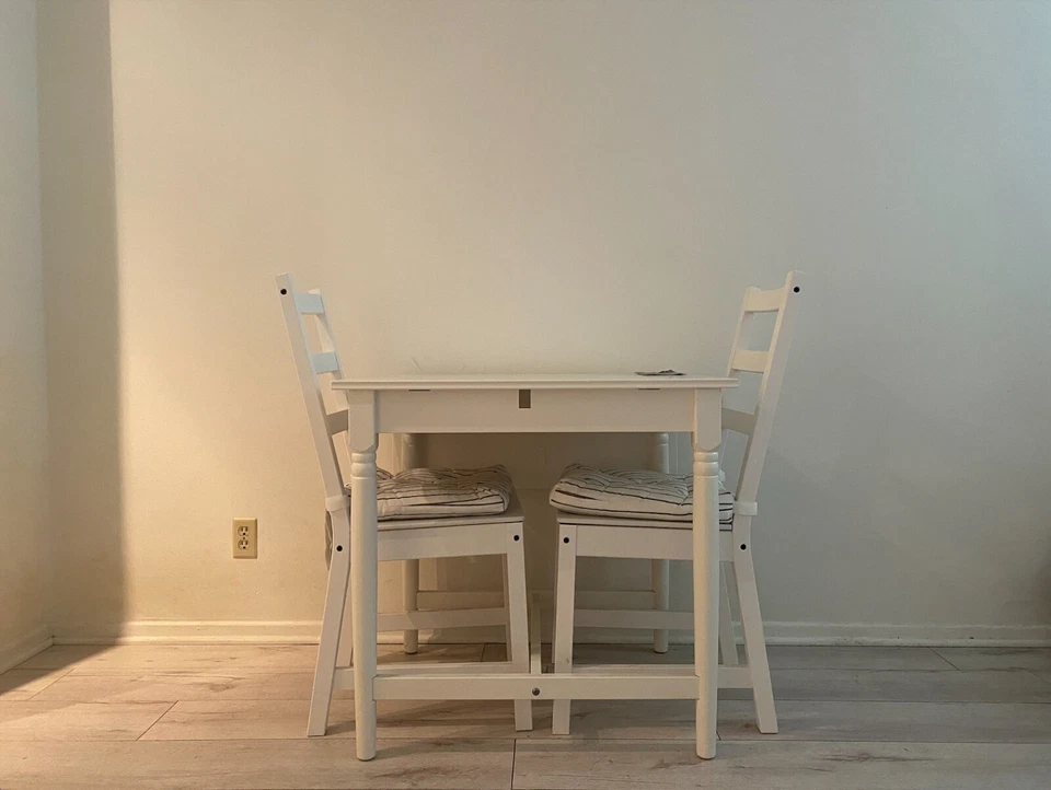 Table and Chairs - Image 1 of 1