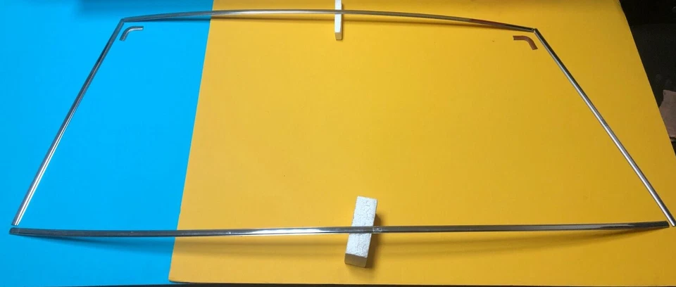 Moldura para parabrisas trasero Datsun Nissan Sunny B310 79750-H8500 genuino nuevo de stock Foto 1 de 4