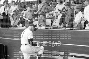 "The MICK" BASEBALL Superstar MICKEY MANTLE (17"x 25" MEGA PHOTO) UNSEEN 005 - Picture 1 of 1