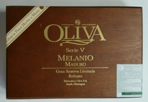 Caja de cigarros de madera Oliva serie V melanio Maduro gran reserva limitada con botella falsa - Imagen 1 de 10