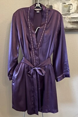 Халат Morgan Taylor Intimates - размер средний фиолетовая розовая лента б/у в отличном состоянии - Изображение 1 из 4