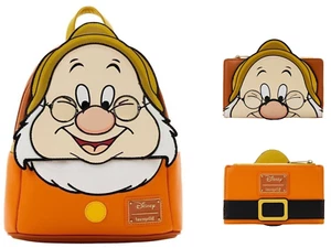 NUEVO CON ETIQUETAS EXCLUSIVO Loungefly Disney Blancanieves DOC Mini Mochila y Conjunto de Cartera con Solapa - Imagen 1 de 10