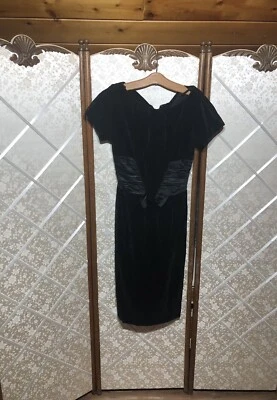 Vestido Johnathan Logan Vintage Años 60’s/70’s Terciopelo Negro Cintura Acanalada Pequeño Negro  Foto 1 de 4