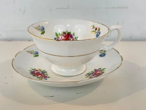 Vintage Royal Grafton English Porcelain Cup & Saucer with Floral Decorations - Picture 1 of 9
