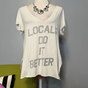 T-Shirt Local Celebrity weiß Locals Do it Better Grafik  - Bild 1 von 4
