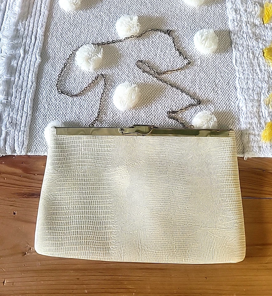 Bolsa de mão pequena de couro branco vintage ETRA ferragem dourada com fecho e corrente - Imagem 1 de 4