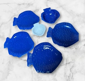 6 PIECES COASTAL COLLECTION TROPICAL FISH 4 PLATES AND 2 RELISH BOWLS BLUE - Picture 1 of 11