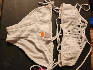 Woman's swimsuit - Picture 1 of 6