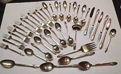 CUBIERTOS/PLATEADOS VINTAGE PLATEADOS 1847 ROGERS BROS. "First Love" 42 piezas Foto 1 de 4