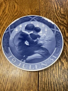 Royal Copenhagen Christmas Plate 1931 Children By The Christmas Tree - Picture 1 of 12