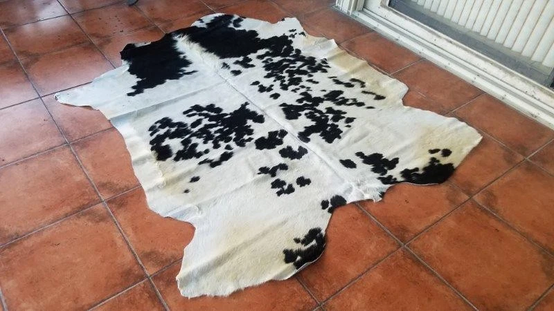 New White & Black 100% Real Cowhide Rug Med-Large 6'+ X 6'+ Free Shipping Foto 1 de 1