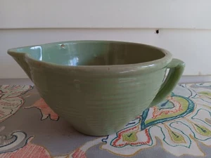 Monmouth (Chip) Western Stoneware Pottery Green Ribbed Pour Bowl Maple Leaf (Pa) - Picture 1 of 9