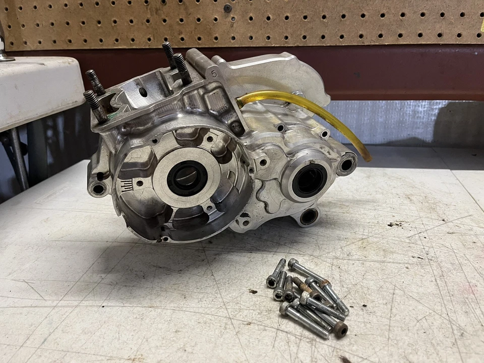 2014 Cobra CX65 Center Cases Crankcases Left And Right Center Cases HAS DAMAGE - Image 1 of 4