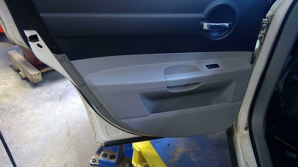 Dodge Charger 2006 2007 panel de puerta trasera lado del conductor izquierdo gris OEM 1AF511DBAB Foto 1 de 1