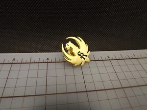 SOMBRERO DE SOLAPA STURM RUGER LOGOTIPO ARMAS DE FUEGO ORO BRILLANTE PIN ESMALTE TOTALMENTE NUEVO - Imagen 1 de 3