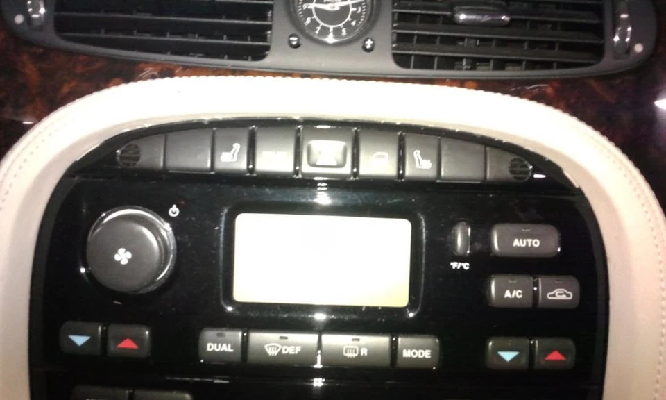 Parabrisas delantero térmico con control de temperatura para 04-07 XJ8 240428 Foto 1 de 4