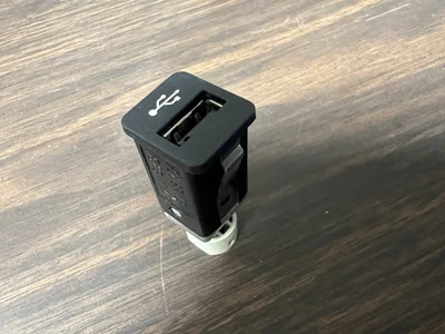 2009-2013 BMW E90 M3 USB E92 325i 328i 335i 335d 325i 330i 135i 128i X5 X1 E70 - Image 1 of 4