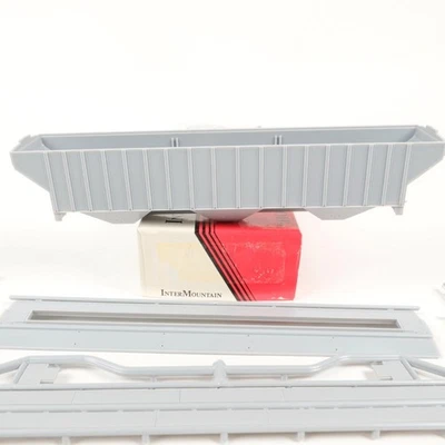 Intermountain HO Scale Undecorated 4750 Cu Ft 3-Bay Covered Hopper Kit 40399 (B) - Image 1 of 4