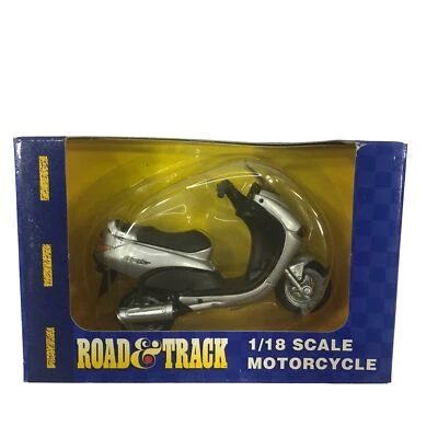 Maisto Road And Track 1/18 Scale Peugeot Elyseo Motorcycle Gray New In Package - Image 1 of 4