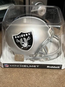 New Vintage Riddell NFL Oakland Raiders VSR4 Non-Speed Football Mini-Helmet NFL - Picture 1 of 5