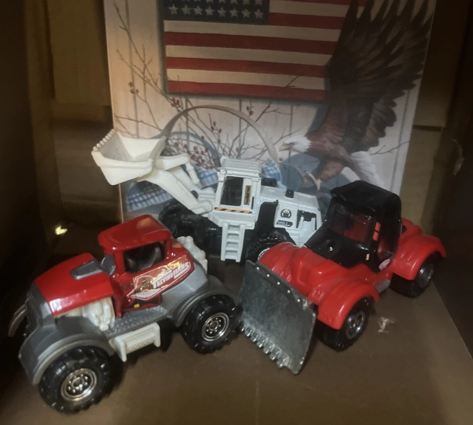 Matchbox Tractor Plow 2005, Quarry king 2007 & Dirtroyer Tractor  2018 - Image 1 of 4