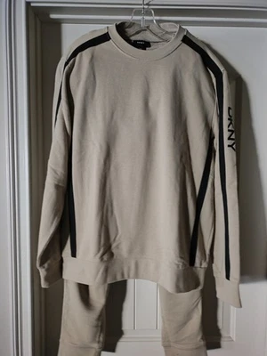 Conjunto de sudadera y pantalón de cuello redondo de diseñador DKNY para hombre talla L y mediana Foto 1 de 4