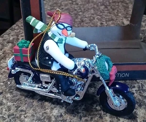 HARLEY-DAVIDSON Motocicletas Árbol de Navidad Adorno Muñeco de Nieve en Bicicleta con Regalo - Imagen 1 de 8