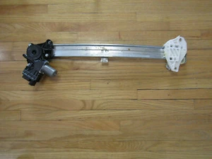 2015-2020 Subaru Impreza Right Front Passenger Side Window Motor Regulator OEM - Picture 1 of 7