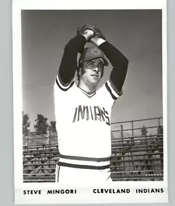 Foto de prensa vintage de los años 70 jugador de béisbol de los indios Cleveland Steve Mingori - Imagen 1 de 2