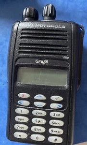 Małe radio MOTOROLA GP688 Walkie Talkie - UHF 4W (4 W) (PMUE1962C) Niesprawdzone - Zdjęcie 1 z 3