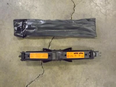 10 INFINITI QX56 Kit de herramientas de emergencia para gato lateral de carretera Kit de repuesto de llave de tuerca OEM Foto 1 de 3