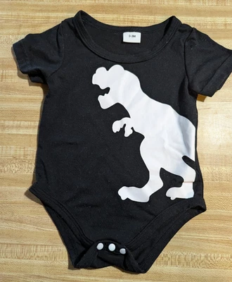 Mameluco dinosaurio negro mezcla poliéster 0-3 meses bebé niño sin marca Foto 1 de 2