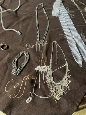 Damen Modeschmuck Konvolut Glitzer Halsketten Ring Armband Halsband Schmuck - Bild 1 von 4