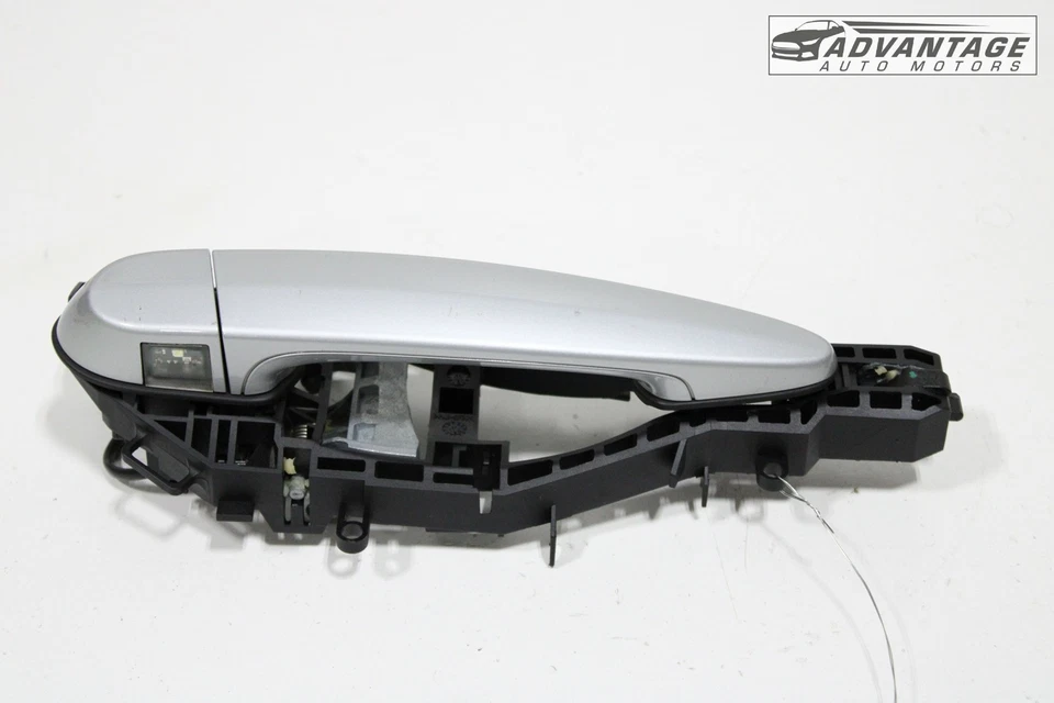 BMW 320I XDRIVE 2013-2018 panel de puerta delantera derecha manija exterior con base OEM Foto 1 de 4