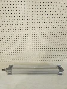 New SMC Tie Rod Pneumatic Cylinder Cat #: CP96SDB63-450 - Picture 1 of 9