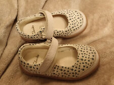 Girls Clarks Beige Suede Leather Mary Jane Flat Shoes in Size 6.5 G wide infant