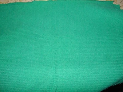 Remanente de tela verde acanalado tejido sintético 1 3/4 yardas 64 pulgadas de ancho Foto 1 de 2