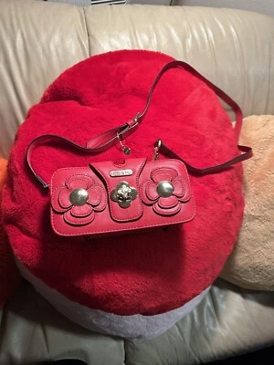 💋NICOLE LEE💋 ~USA ❤️RED Floral Crossbody With Gold Hardware - Image 1 of 4