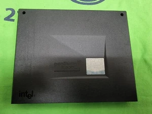 Dell PE6450 Intel Xeon PIII 700Mhz-1MB S2 CPU SL49P 2.8v 100 Cache 52XFR 17615 - Picture 1 of 3