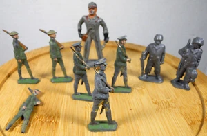 Vintage Konvolut 9 Bleifiguren Soldaten, Offiziere, Mechaniker Retro Deko Spielzeug - Bild 1 von 15