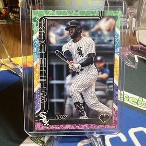 Luis Robert Jr. 2025 Topps Series 1 #189 Easter Exclusive Chicago White Sox - Picture 1 of 1
