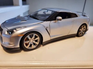 Jada 2009 Nissan GT-R Silver 1:18 Scale Diecast Model Car #92194 Silver Skyline - Picture 1 of 5