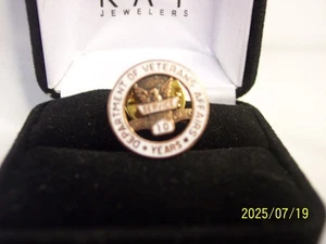VINTAGE DEPARTMENT OF VETERANS AFFAIRS PINBACK 10 YEARS SERVICE - Picture 1 of 2