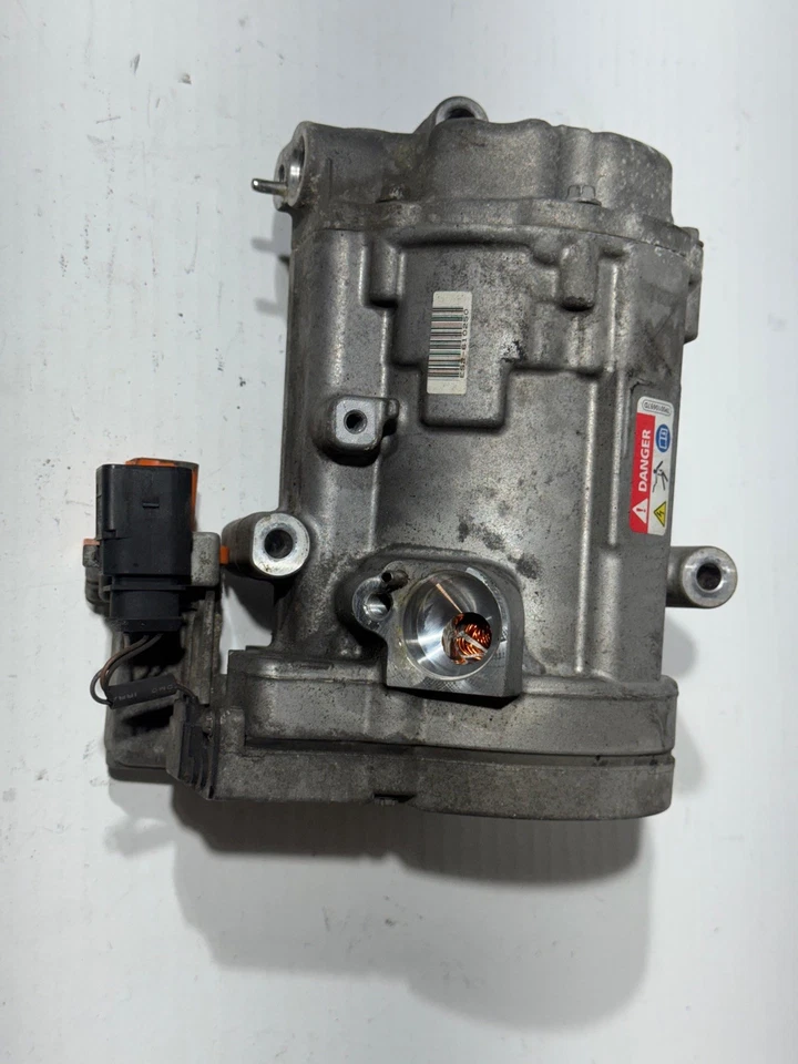 Volkswagen Jetta 2013-2016 híbrido compresor de aire acondicionado 5C0820803F fabricante de equipos originales usado Foto 1 de 4