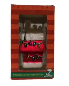 Peanuts Charlie Brown Weihnachten mundgeblasenes Glas Ornament Snoopy Hundehütte KOSTENLOSER VERSAND - Bild 1 von 5