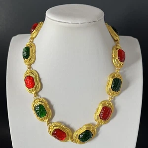 Matt Gold Gripoix Halskette Rot Grün Mogul Schmuck Ton Gegossen Harz 90er Stil - Bild 1 von 7